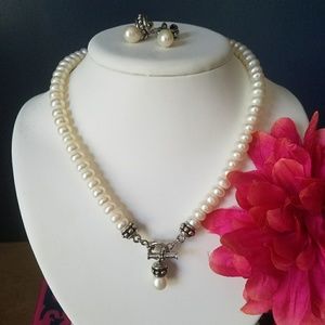 Fresh water pear necklace & Earrings! 🐚